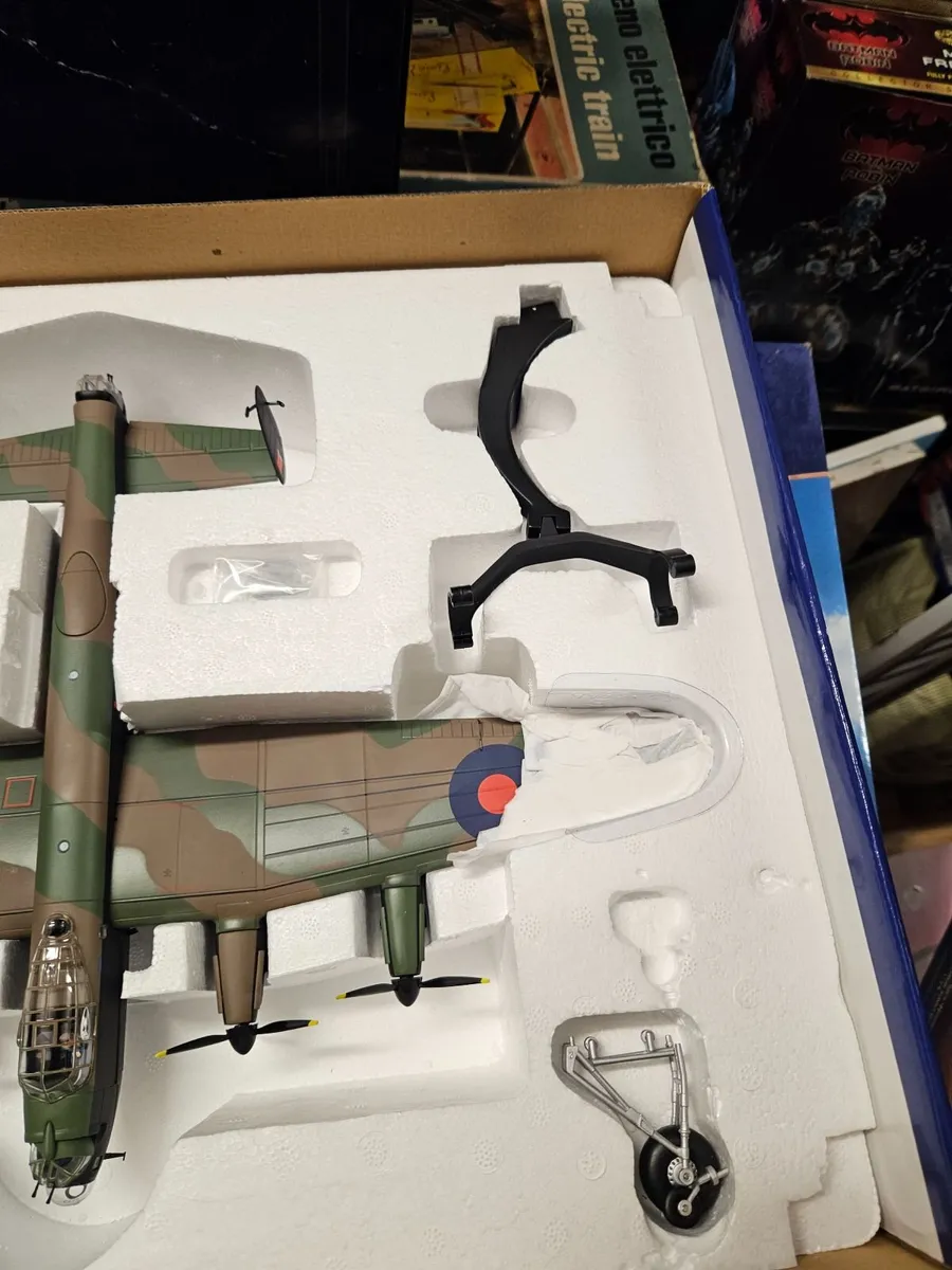 Corgi British WW2 RAF Lancaster Dambusters - Image 4