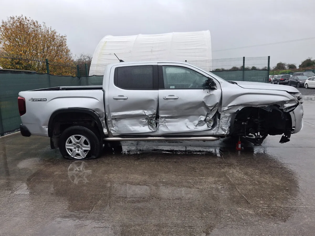 241 VW  Amarok Automatic only 17 miles - Image 3