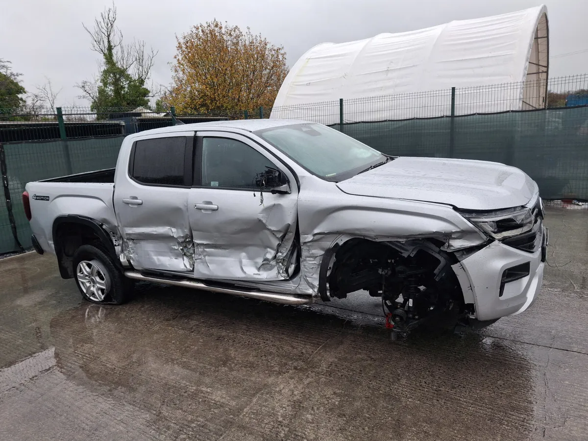 241 VW  Amarok Automatic only 17 miles - Image 2