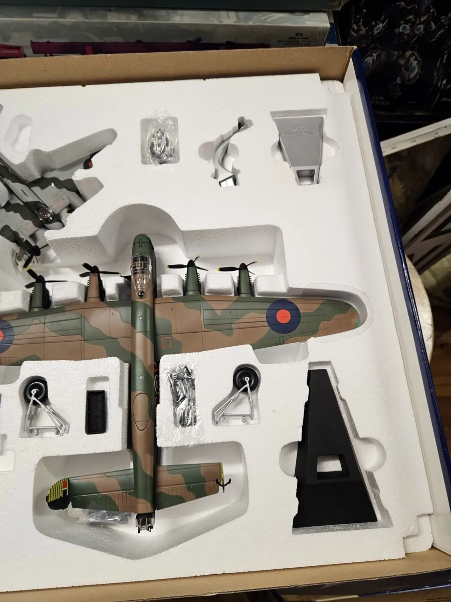 Corgi British WW2 RAF Lancaster & Mosquito - Image 2