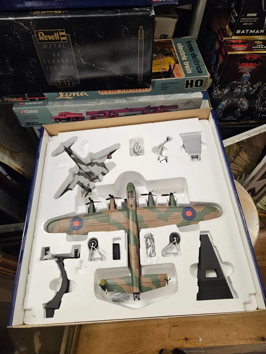 Corgi British WW2 RAF Lancaster & Mosquito - Image 3