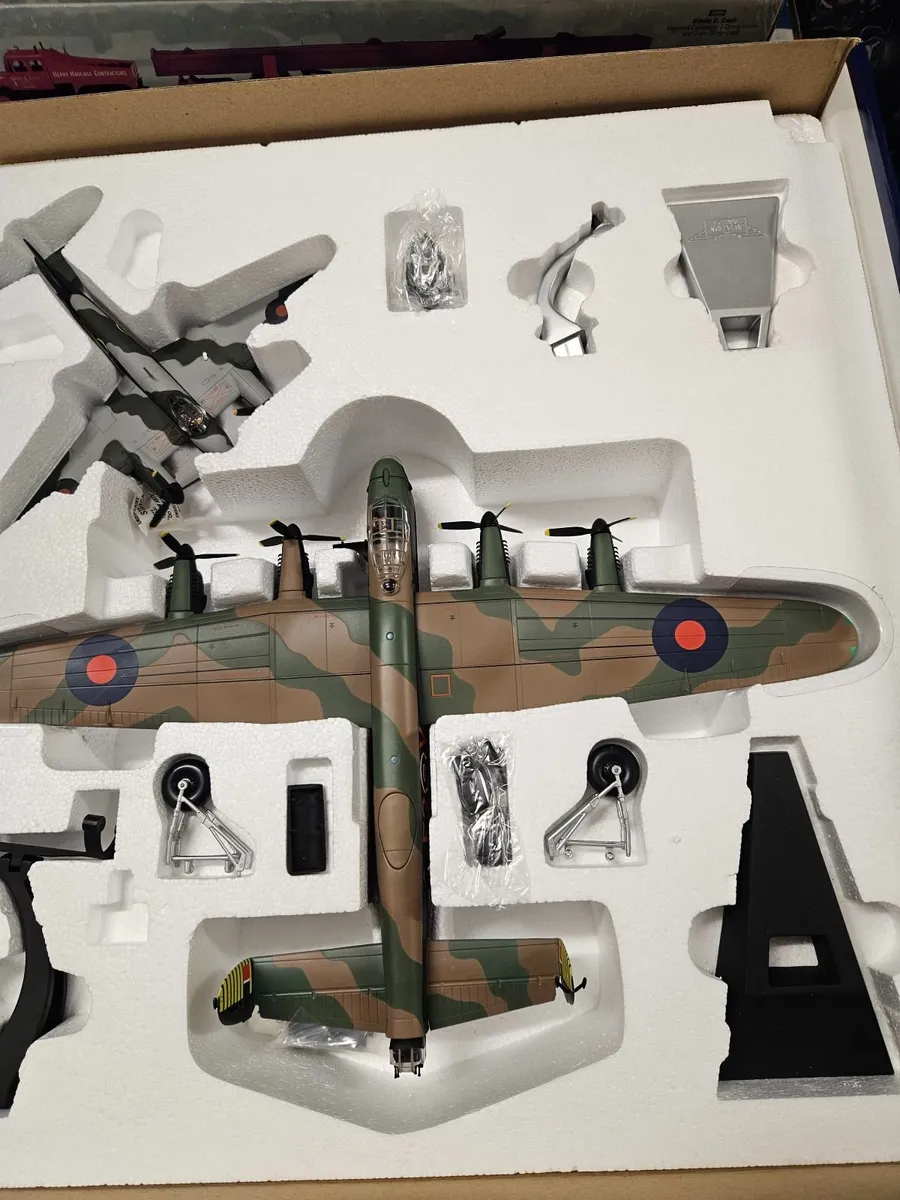 Corgi British WW2 RAF Lancaster & Mosquito - Image 4