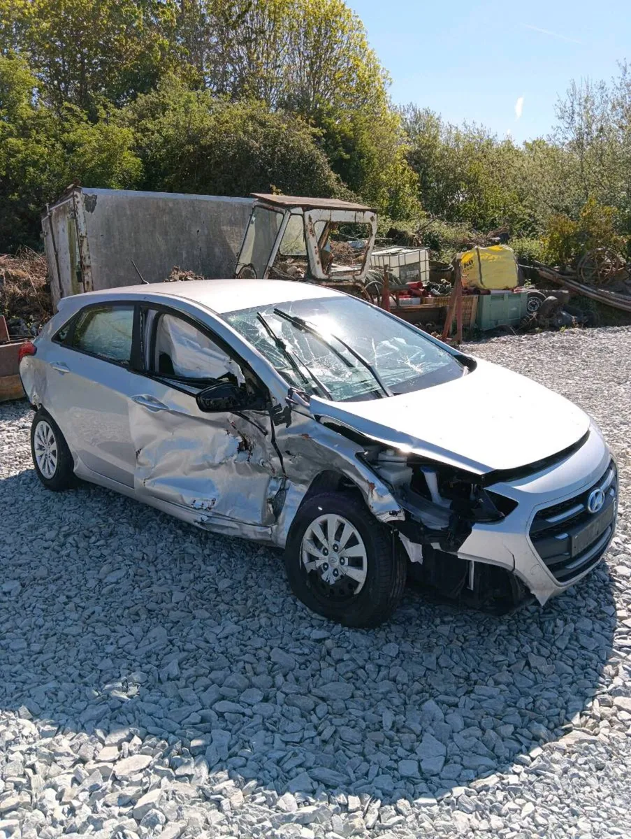 Breaking Hyundai i30 2016 1.6crdi - Image 4