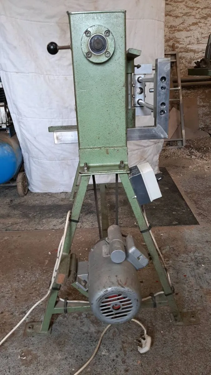 Wood Lathe with copying attachment - Image 2