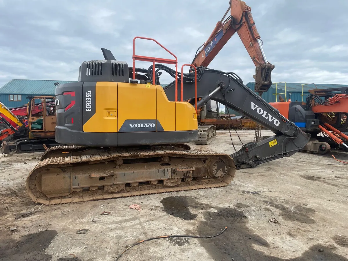 Volvo EC235EL - 2022 Dismantling - Image 4