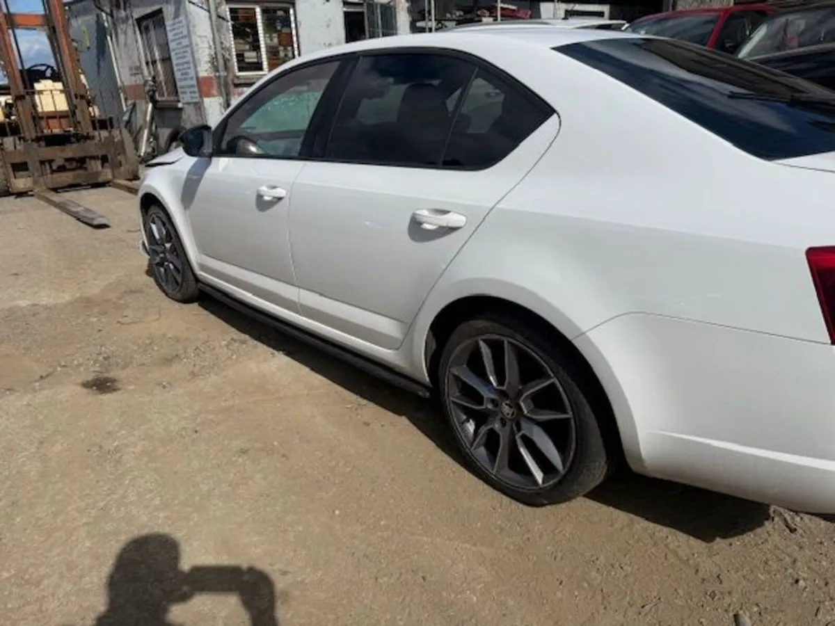 2014 SKODA OCTAVIA 2.0L-D - Image 4