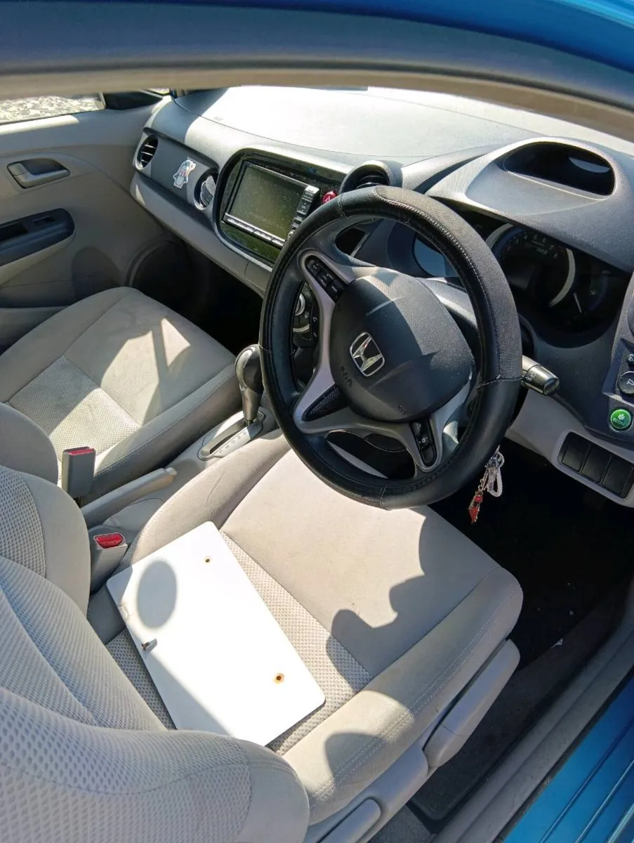 Breaking Honda insight 2010 hybrid - Image 3