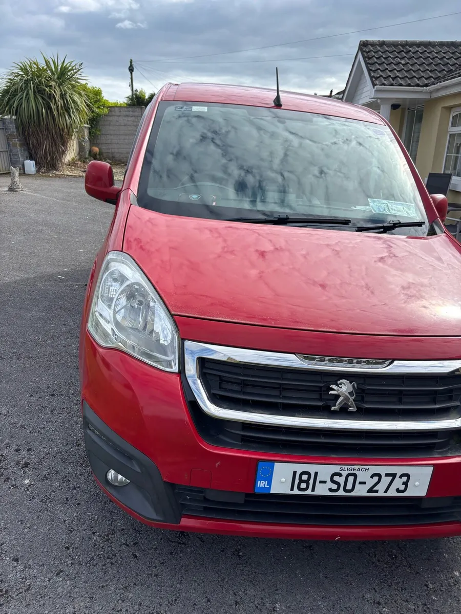 Van - Image 4