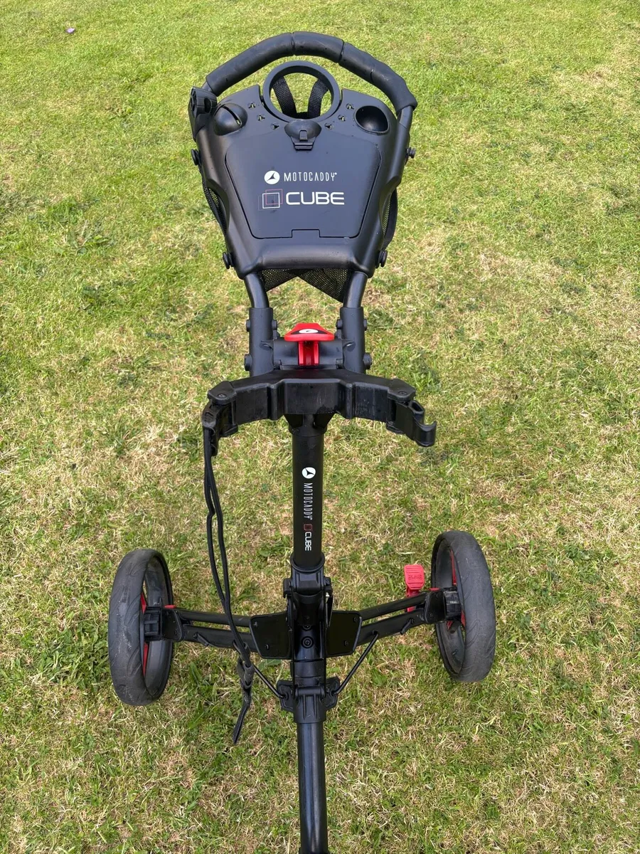 Motocaddy cube Golf trolley - Image 3