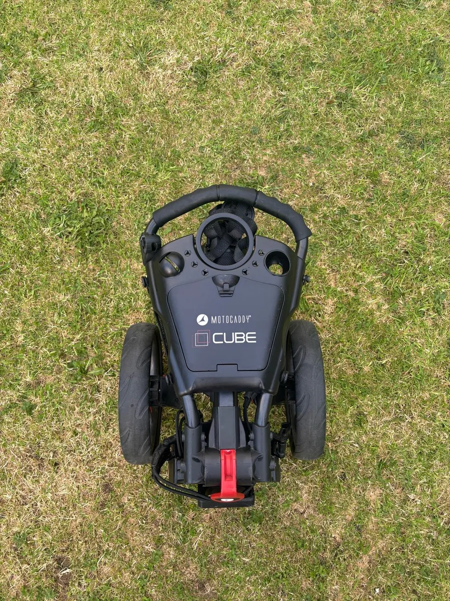 Motocaddy cube Golf trolley - Image 2