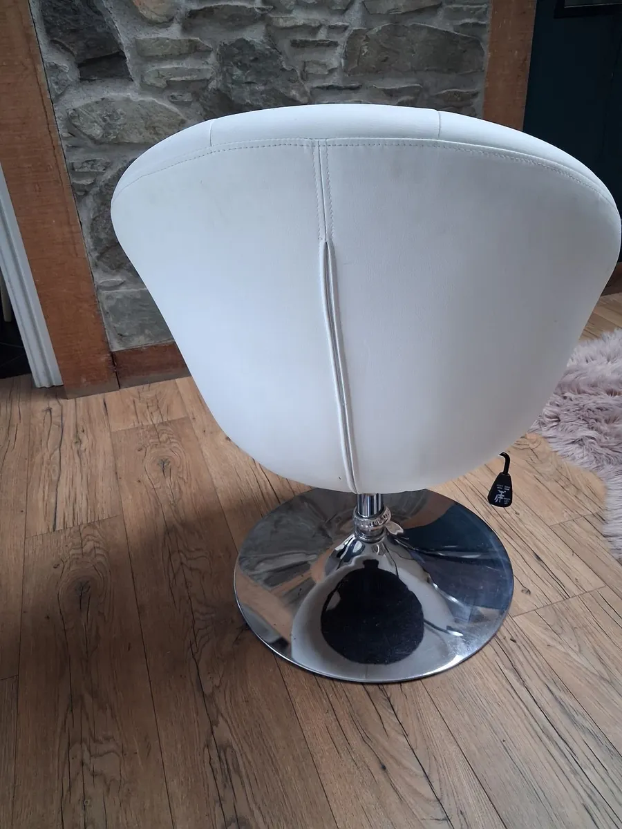 White Leather Swivel Chair - Image 3