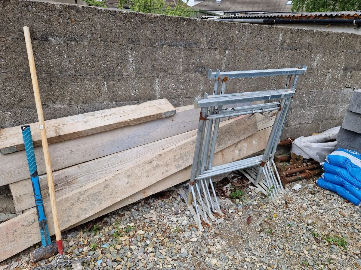 Builders trestles and planks