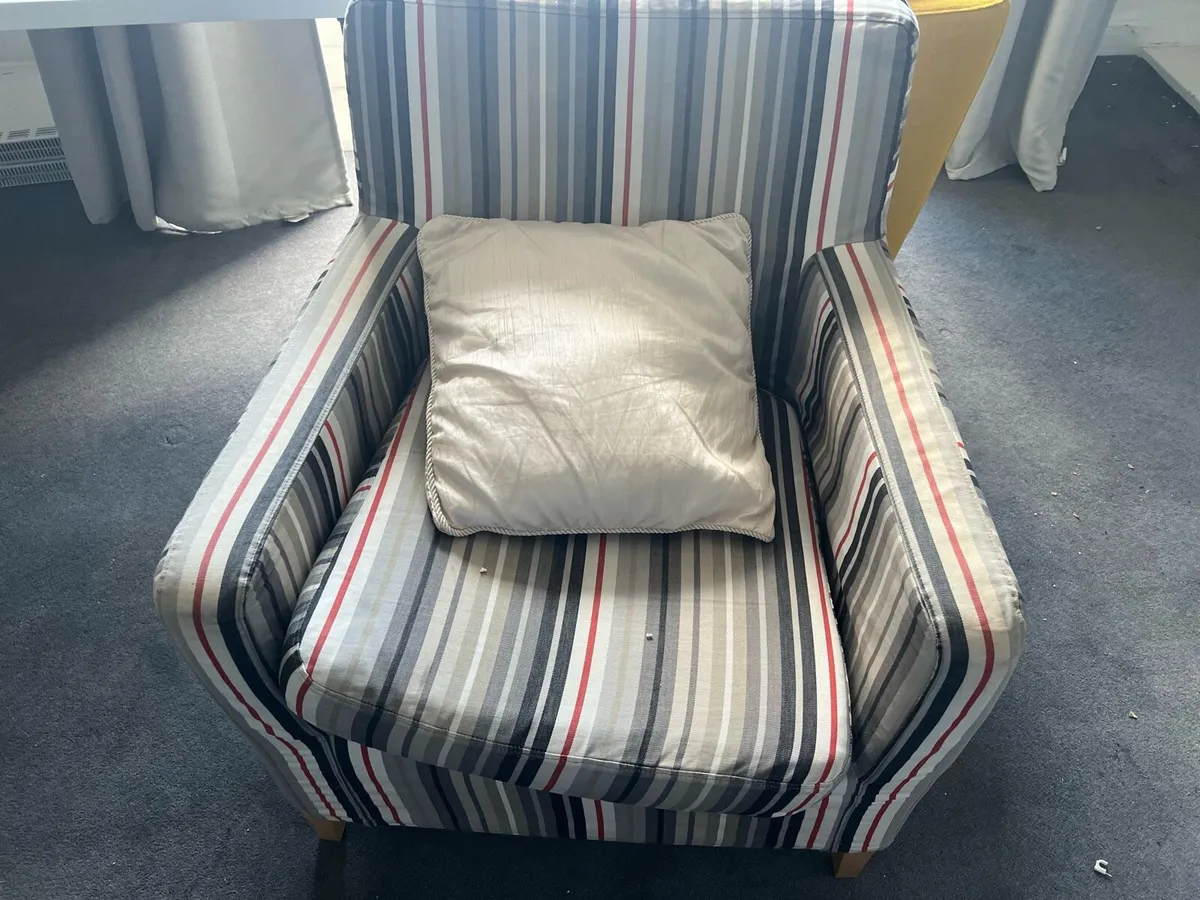 Beko washing machine several chairs couches tables - Image 4