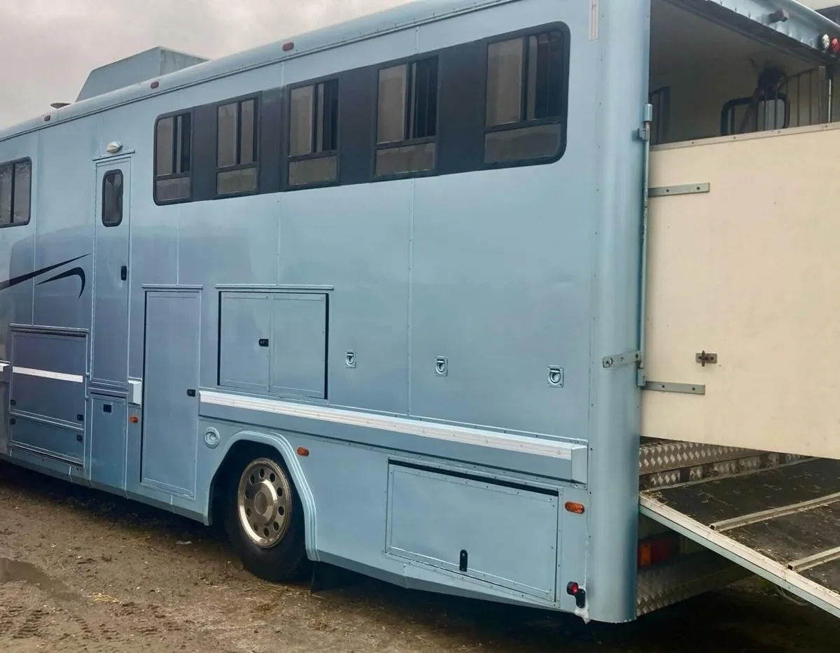 Wanted 4/5 stall horse truck