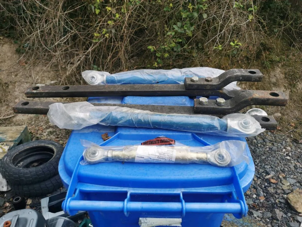 Pair of new mf drawbars and top links - Image 1