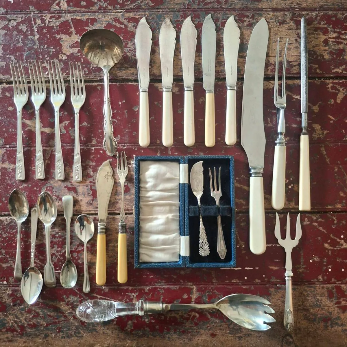 24 Piece of Vintage & Antique Cutlery - Image 1
