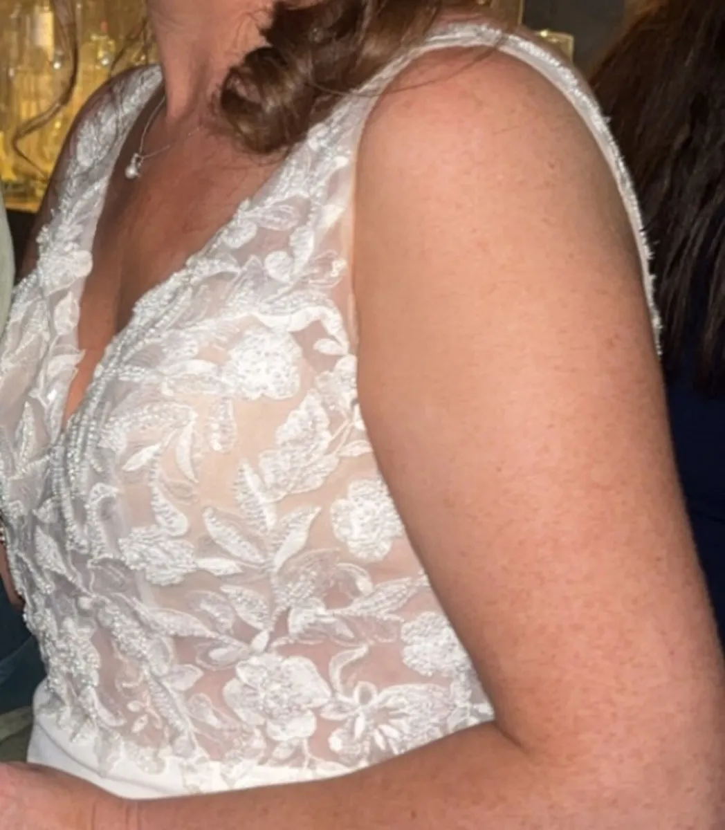 Wedding dress - Image 2