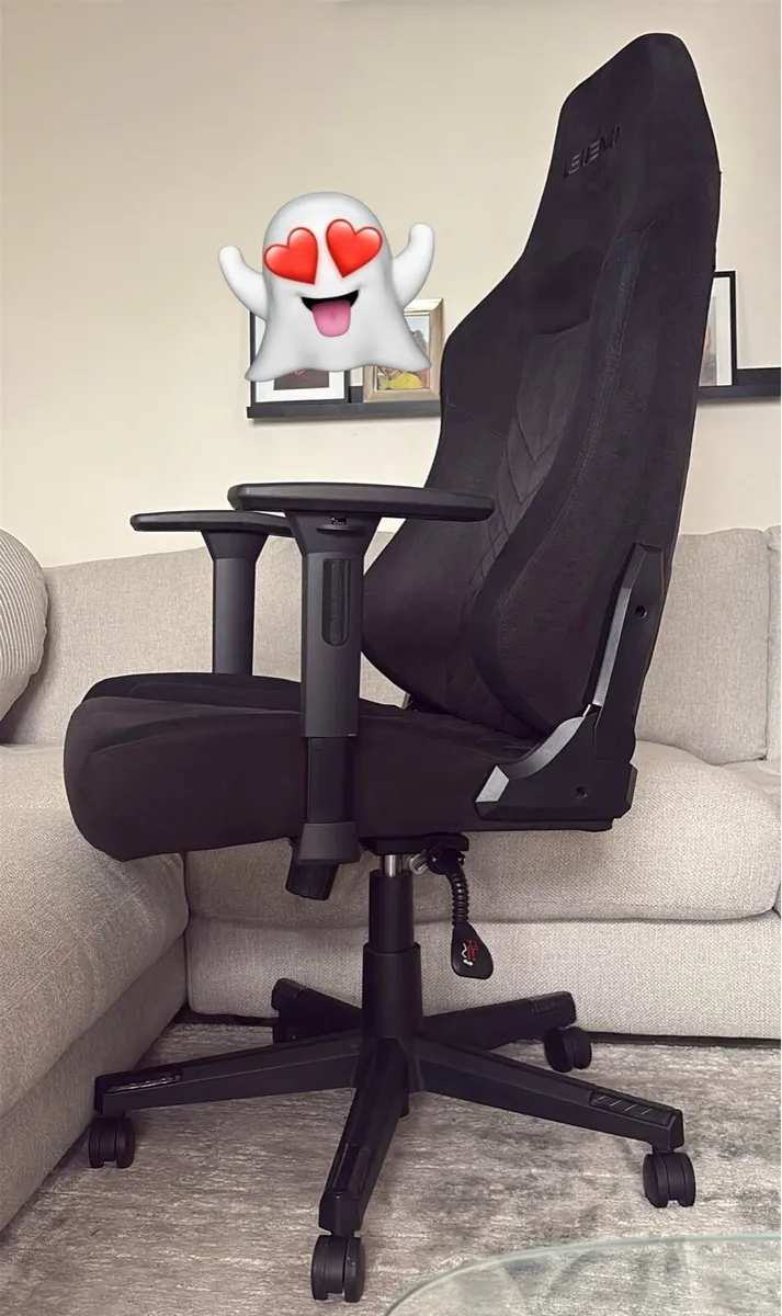 Gaming Chair (Professionally Deep Cleaned)LikeNew - Image 2