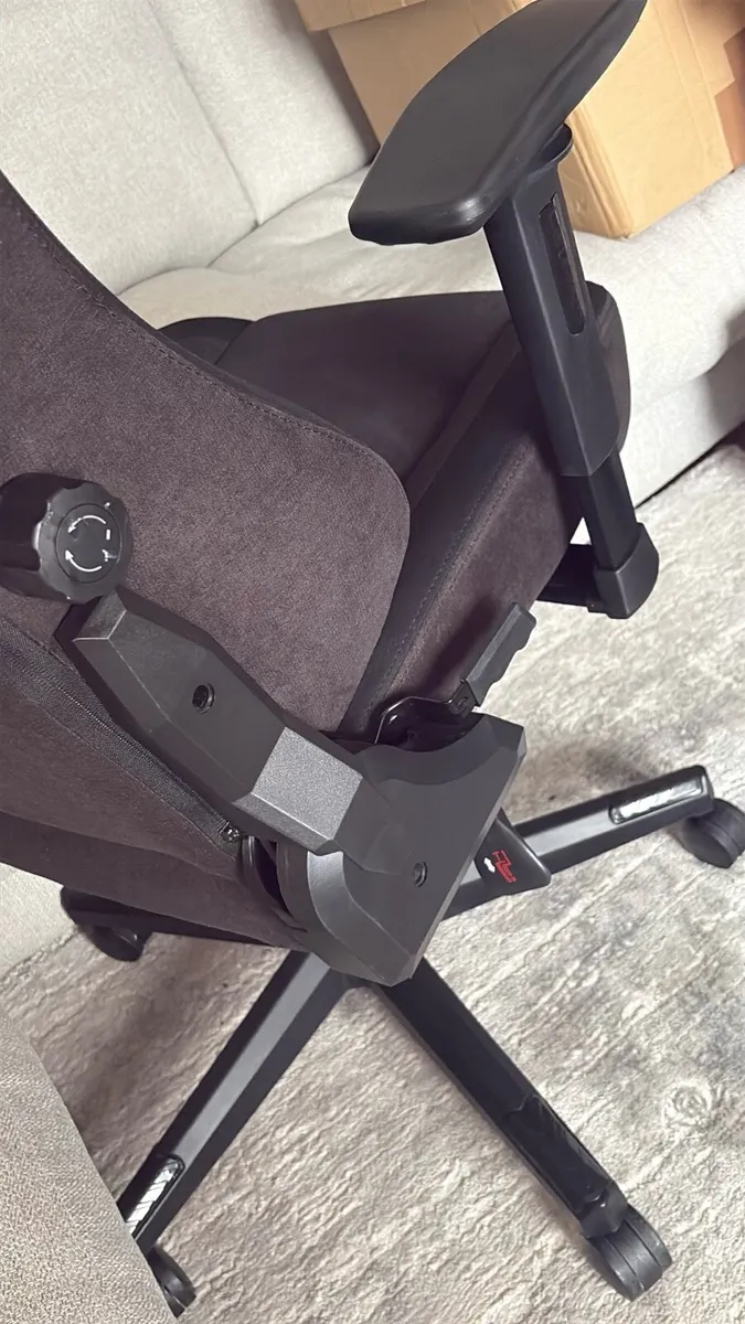 Gaming Chair (Professionally Deep Cleaned)LikeNew - Image 4
