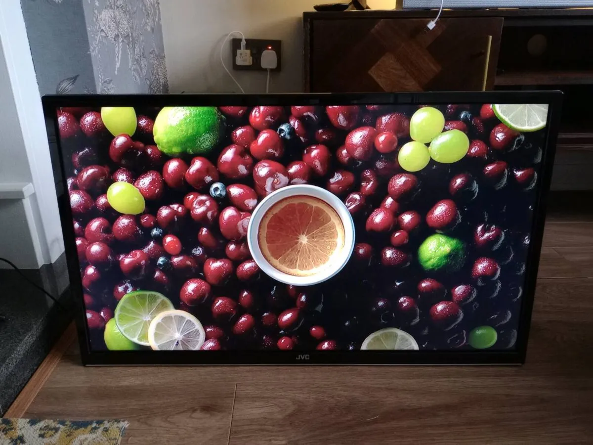 JVC smart 32" HD TV lt-32c672 - Image 1
