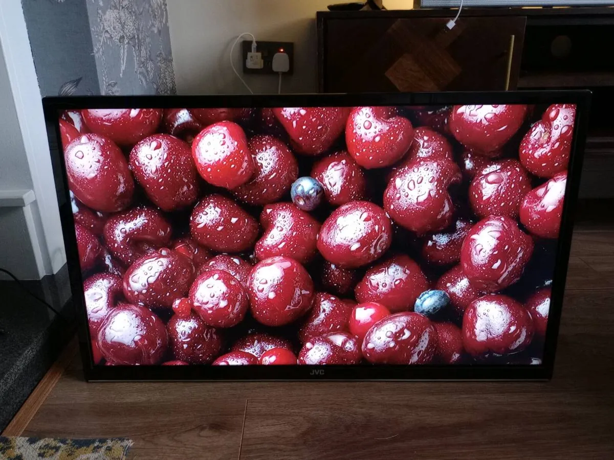 JVC smart 32" HD TV lt-32c672 - Image 2