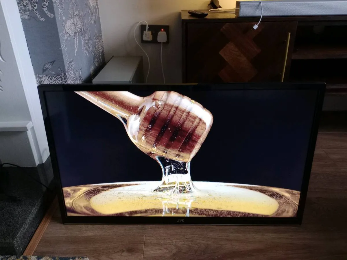 JVC smart 32" HD TV lt-32c672 - Image 4