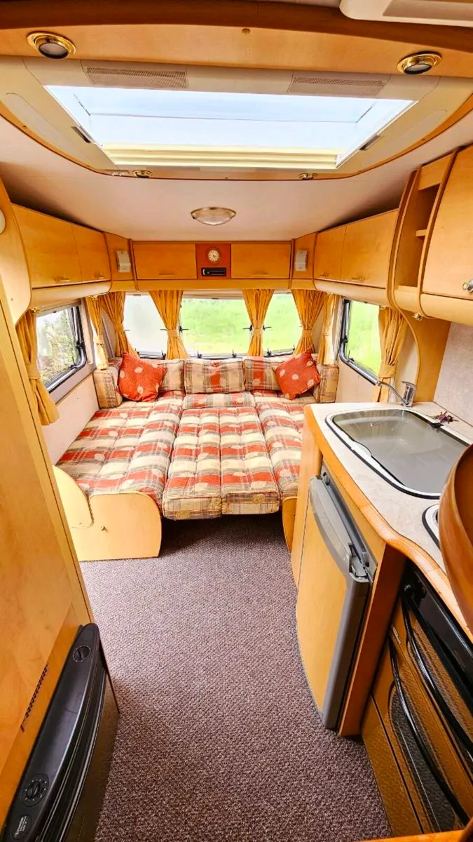 4/5 berth Caravan for sale  fixed bedroom - Image 3