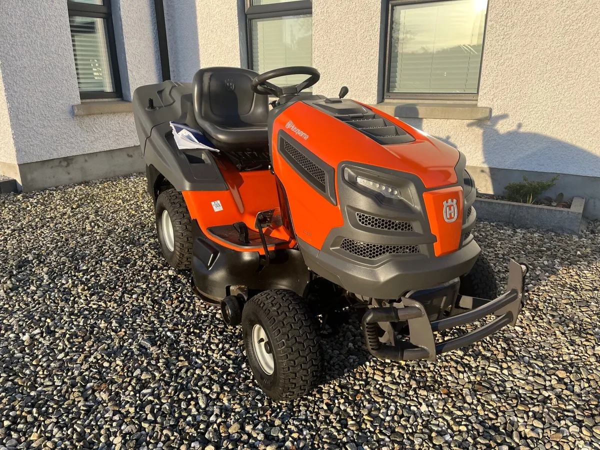 Husqvarna 22hp 42inch cut ride on lawnmower - Image 3