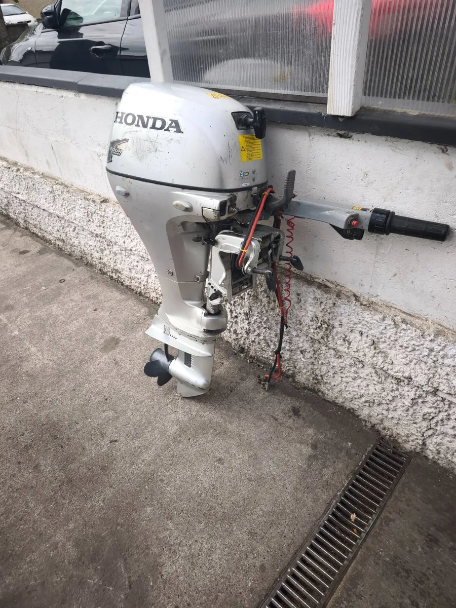 Honda outboat engine 20hp - Image 1
