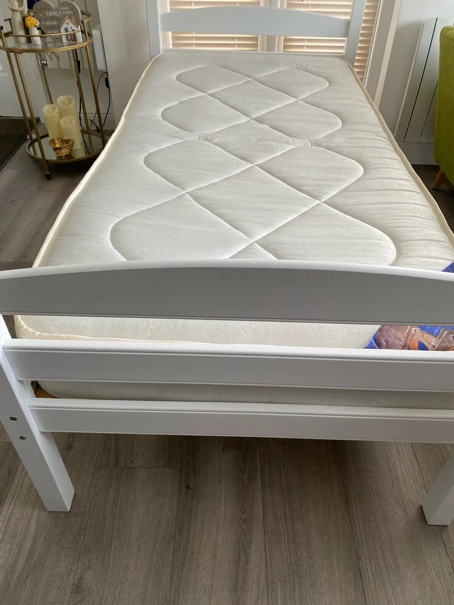 Single bed and mattress - Image 2