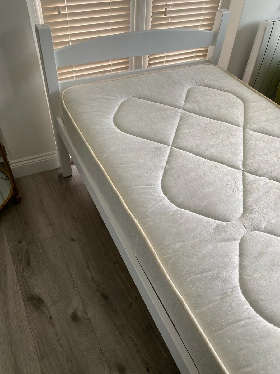 Single bed and mattress - Image 4