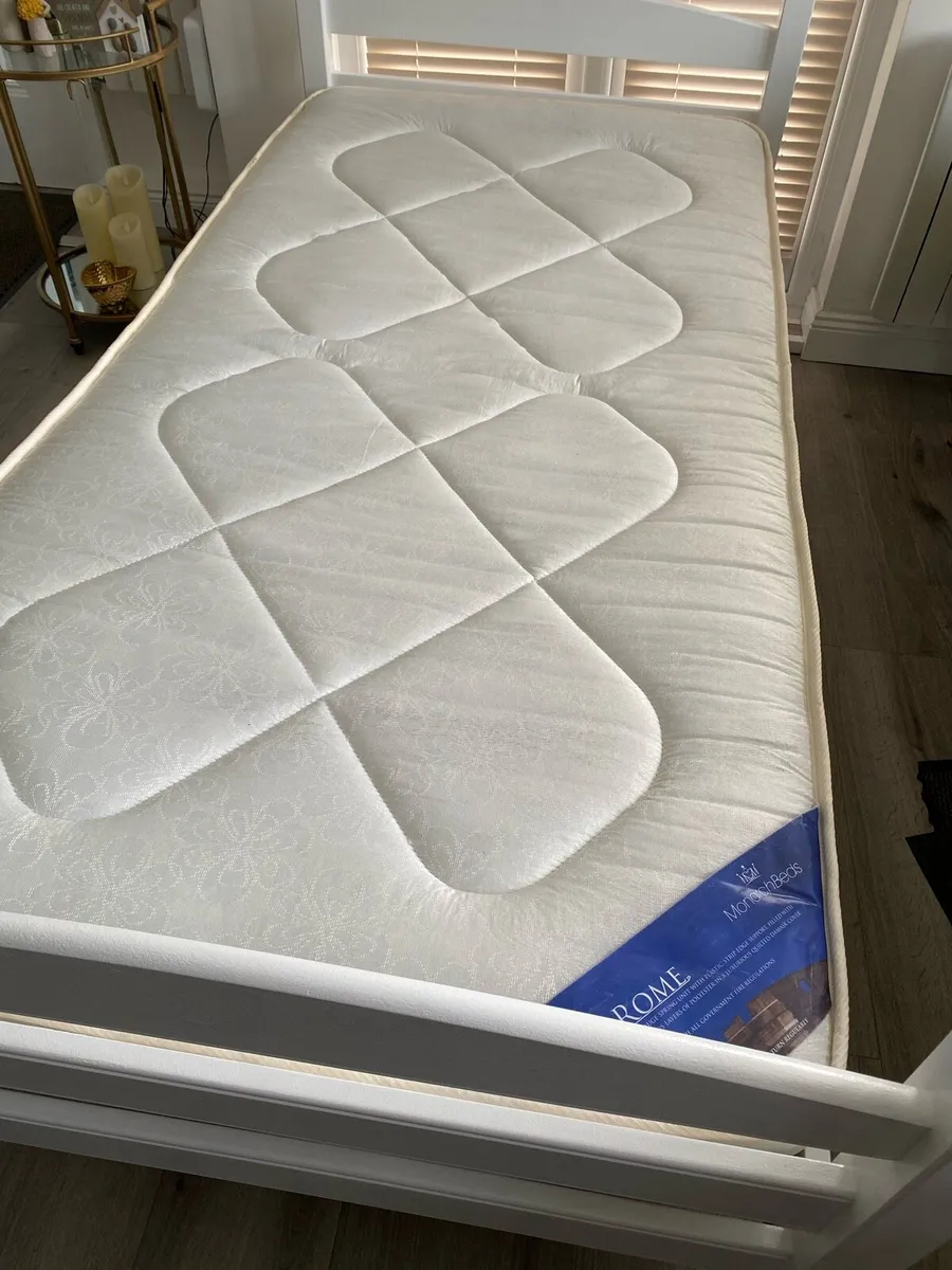 Single bed and mattress - Image 1