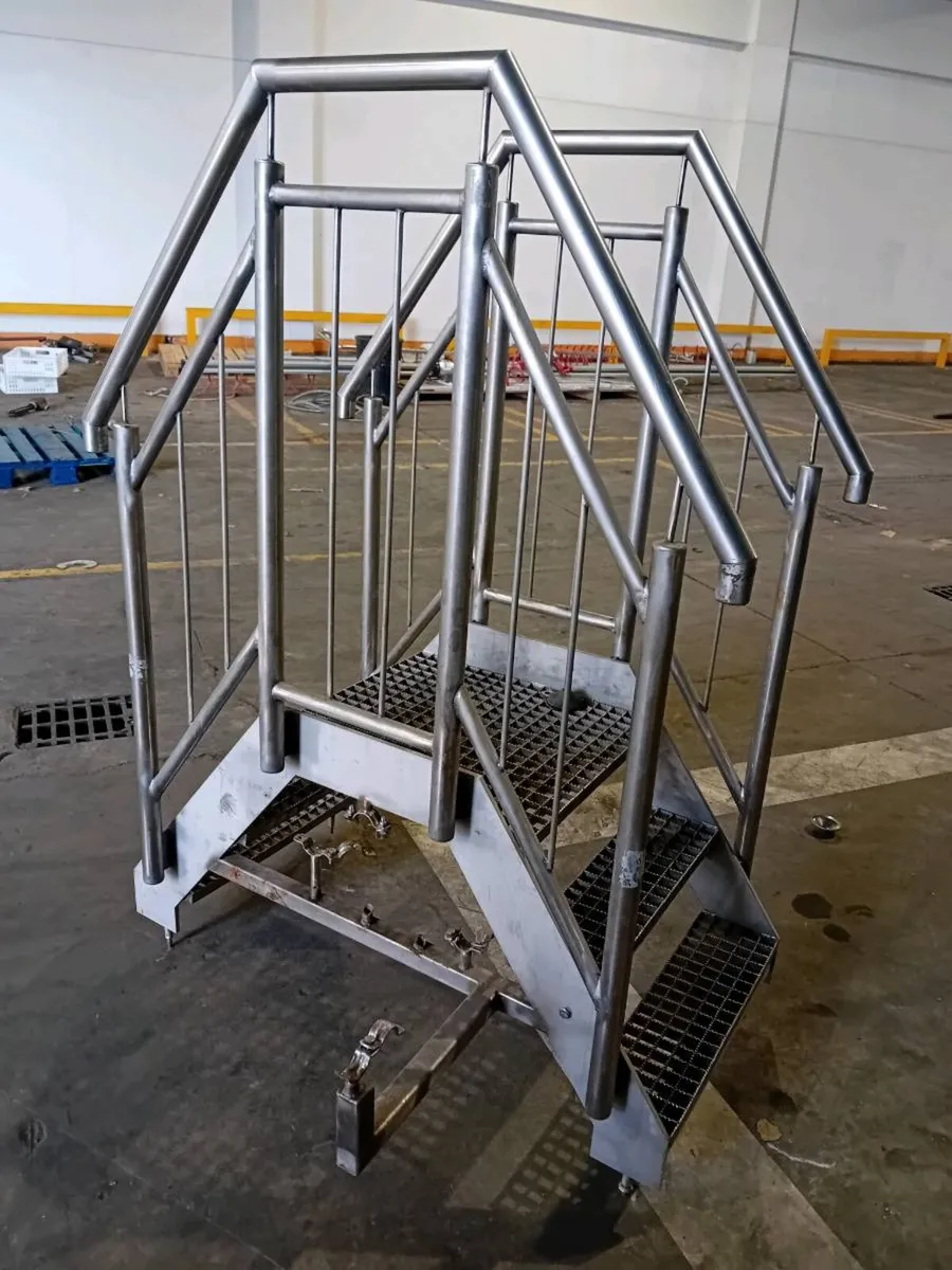 Stainless stair/platform - Image 1