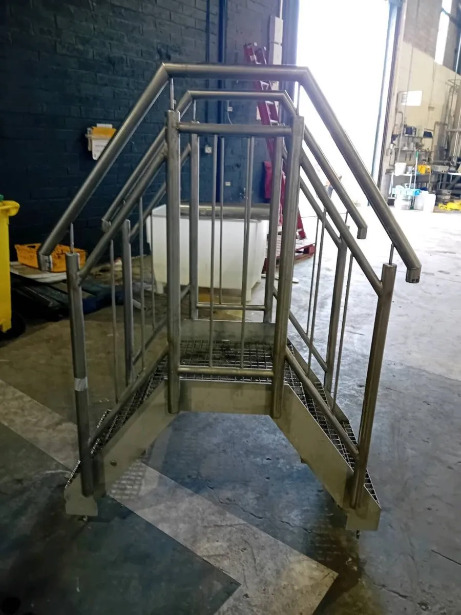 Stainless stair/platform - Image 4