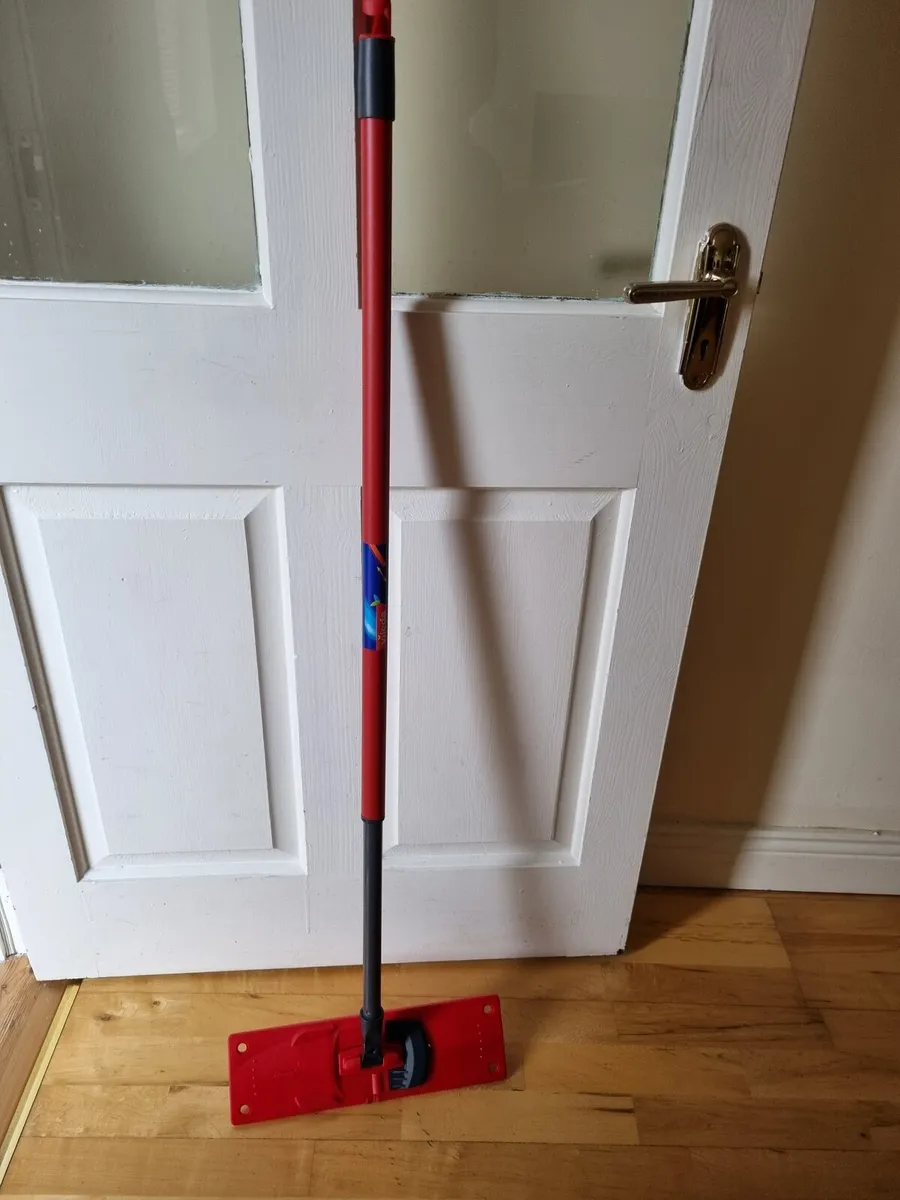FREE Vileda mop handle with mop frame - Image 1