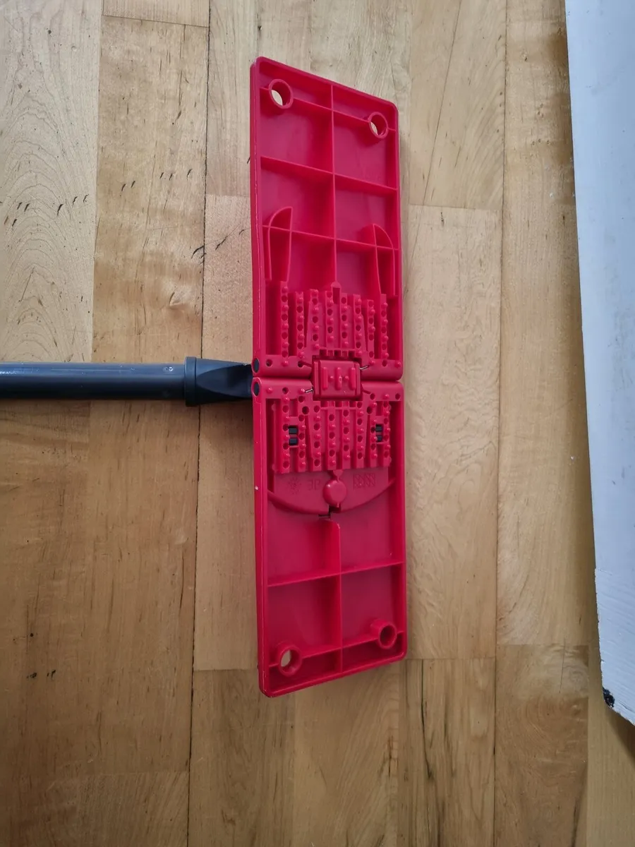 FREE Vileda mop handle with mop frame - Image 2
