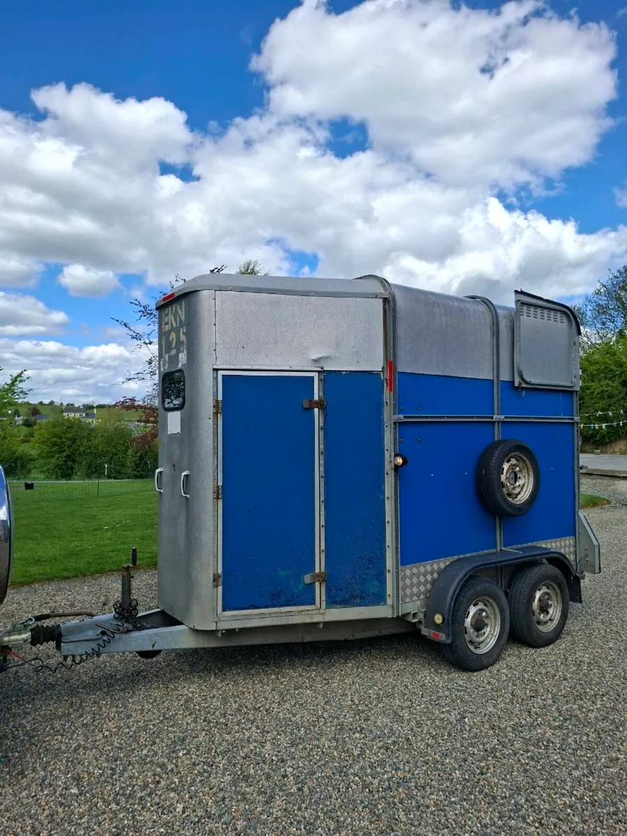 Ifor Williams 505 Hunter Horsebox - Image 1