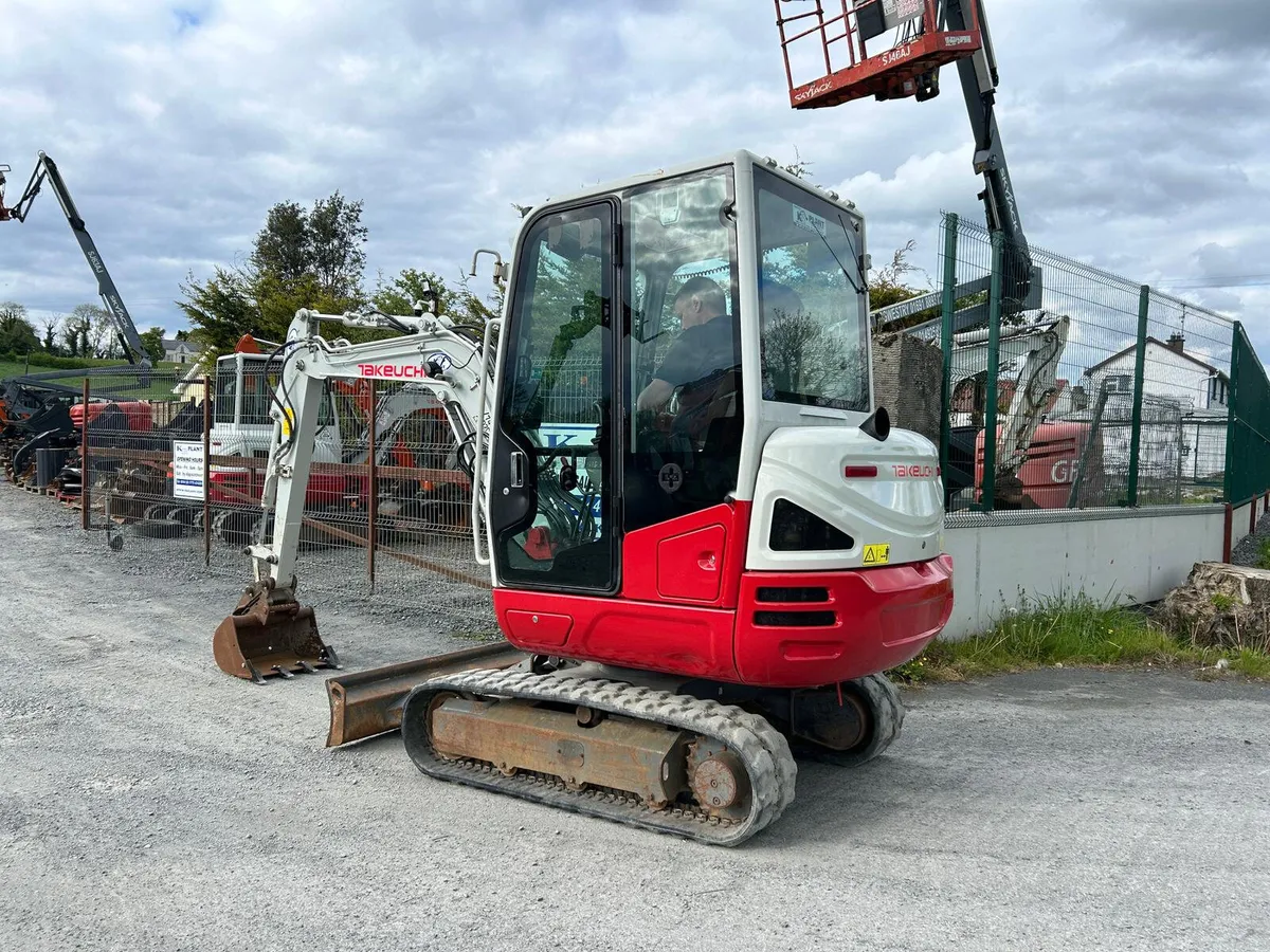Takeuchi TB230 Year 2021 - Image 2