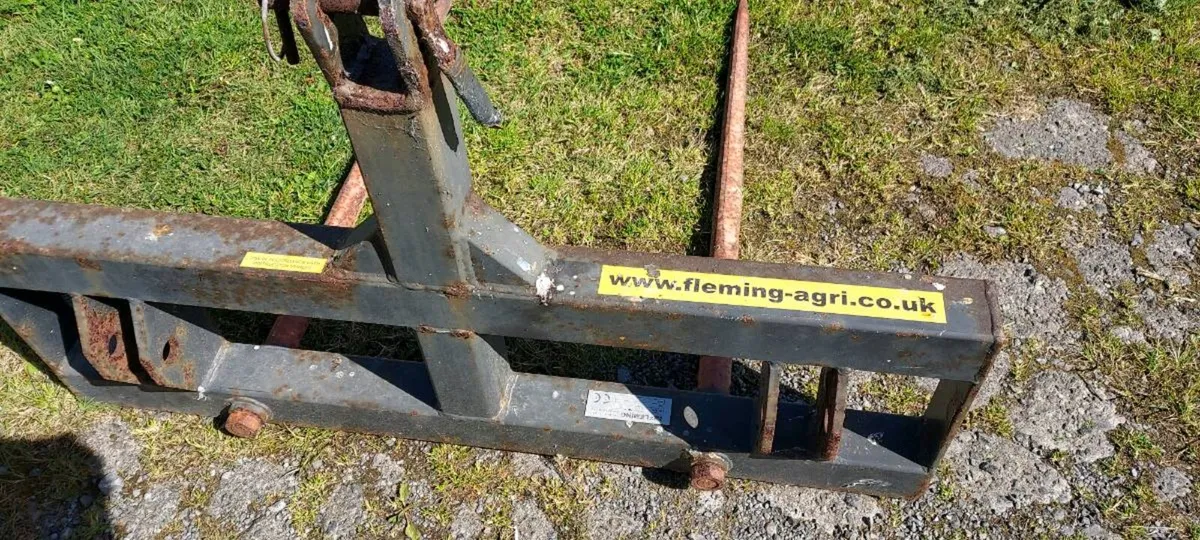 Fleming Twin Spike Bale Carrier - Image 2