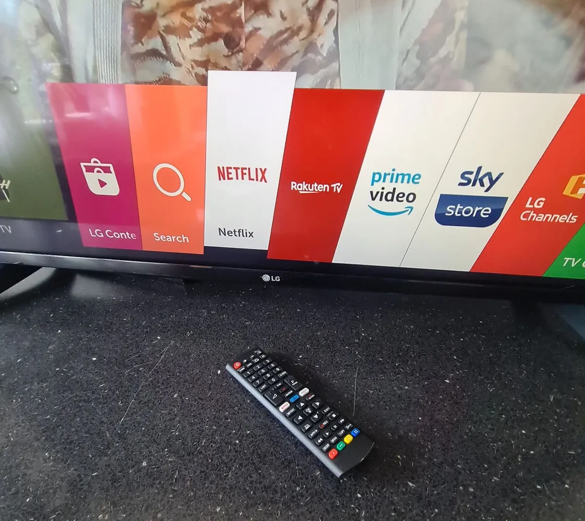 LG 49" 4K Ultra HD Smart TV – Model 49UH620V - Image 4