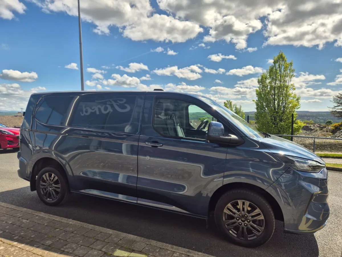 Ford Transit Custom LIMITED 2.0 136PS SWB - Image 4