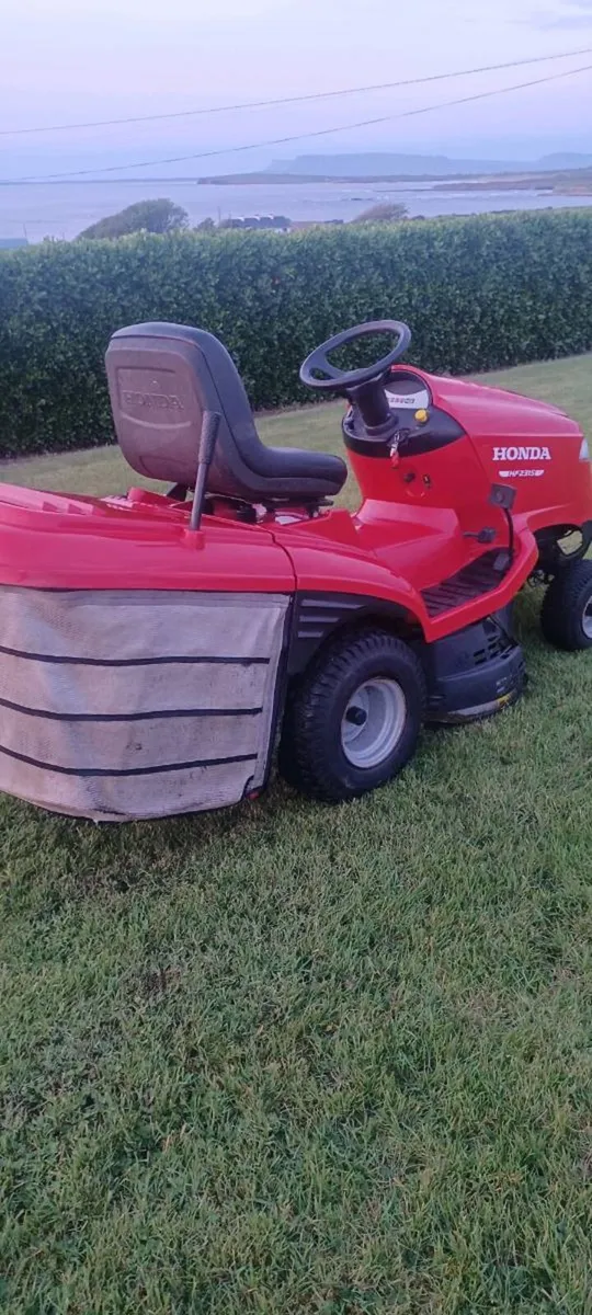 Ride on lawnmower - Image 3