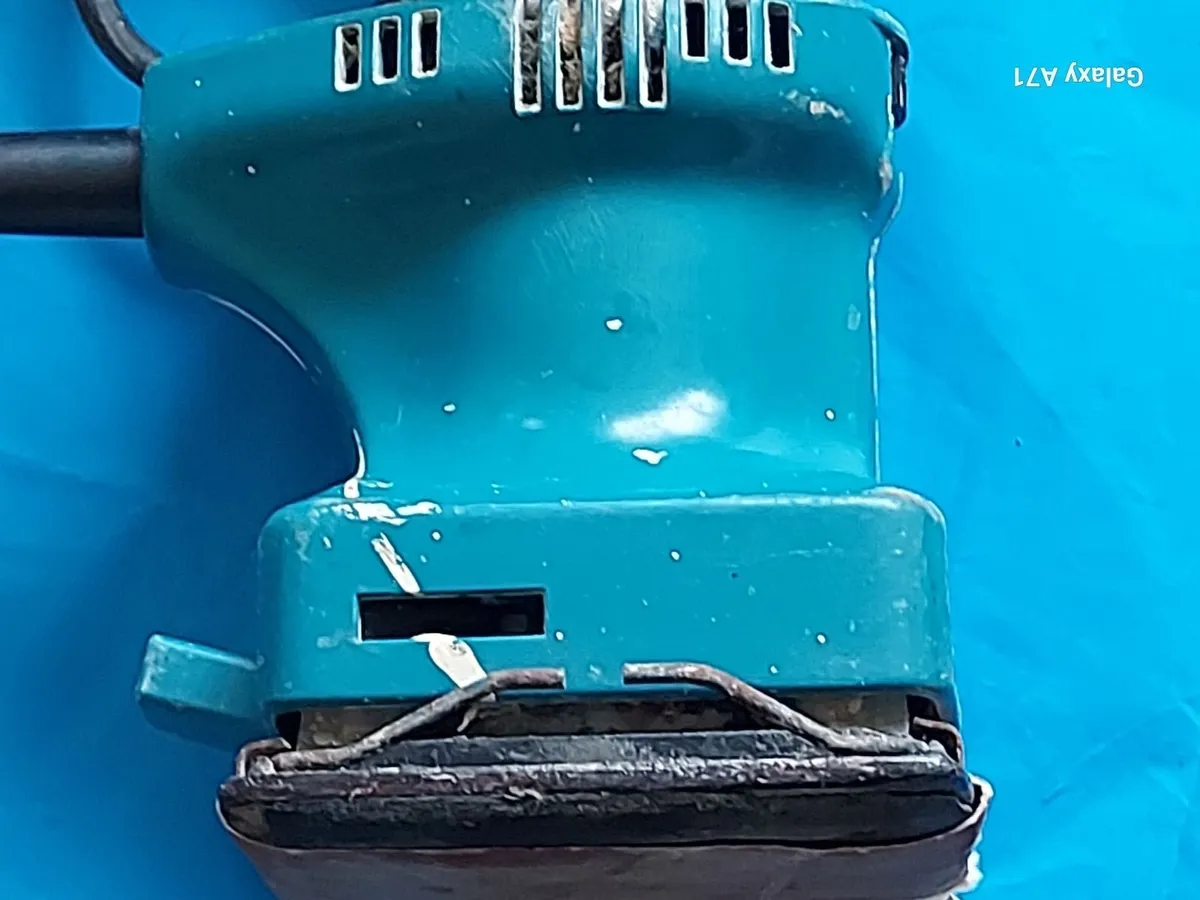 Makita Finishing Sander 200W - BO4555 Very Good Co - Image 4