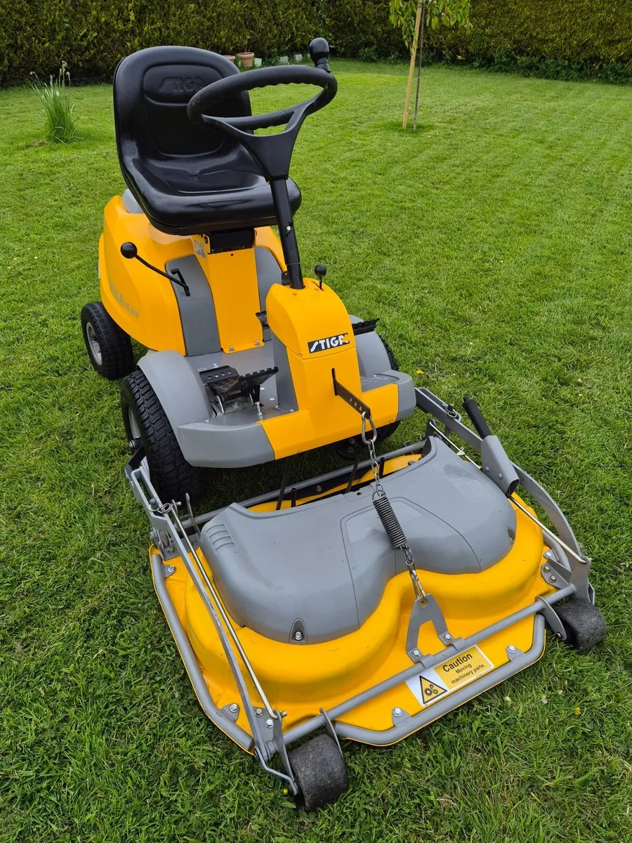 Stiga Park HST 14 Front Deck Ride-On Mower - Image 1