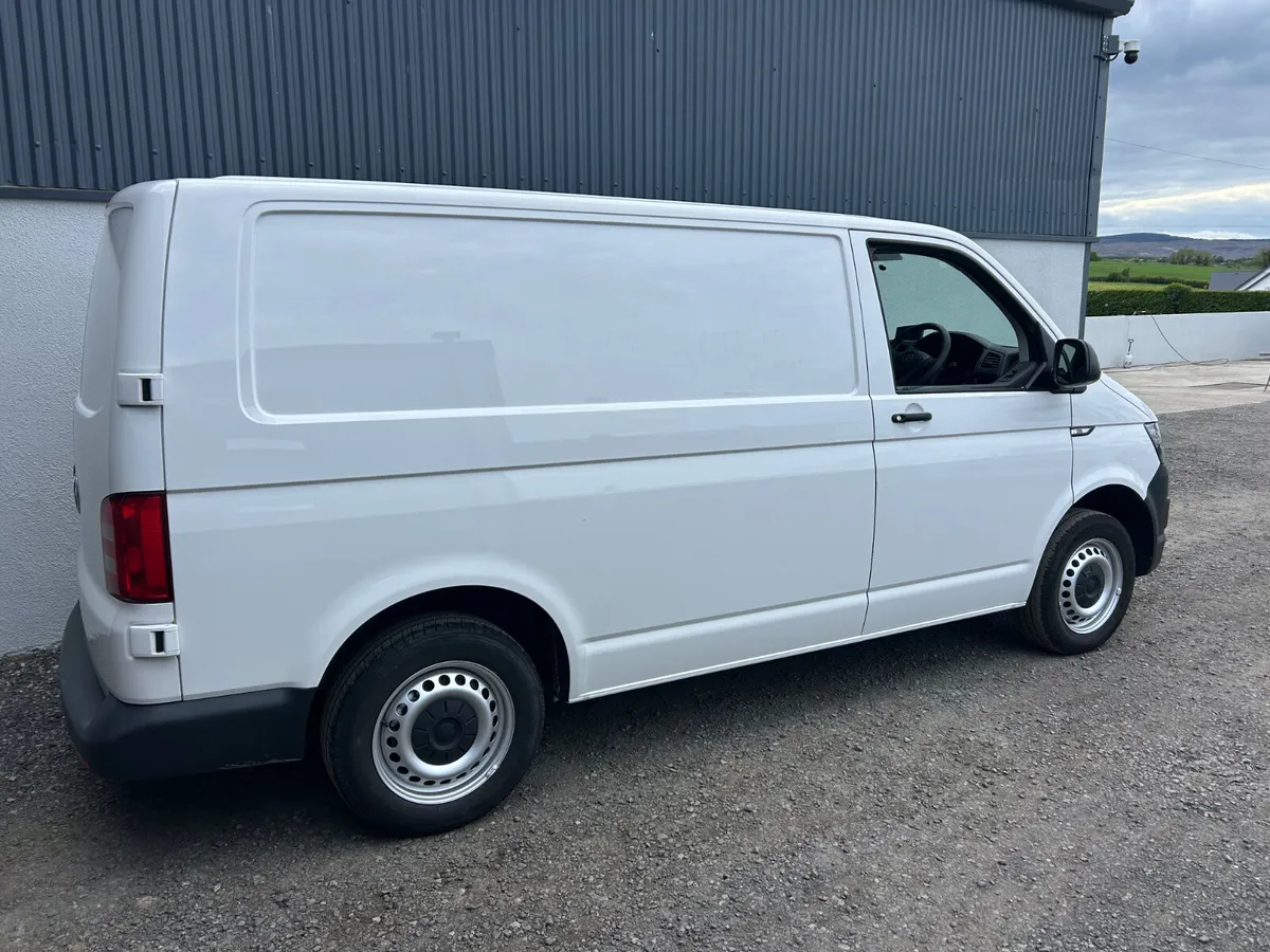 2019 Volkswagen Transporter - Automatic / 104kms - Image 4