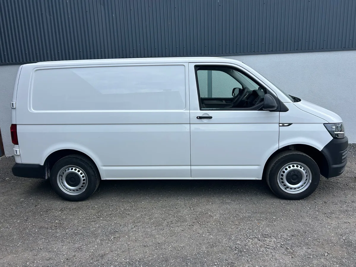 2019 Volkswagen Transporter - Automatic / 104kms - Image 3
