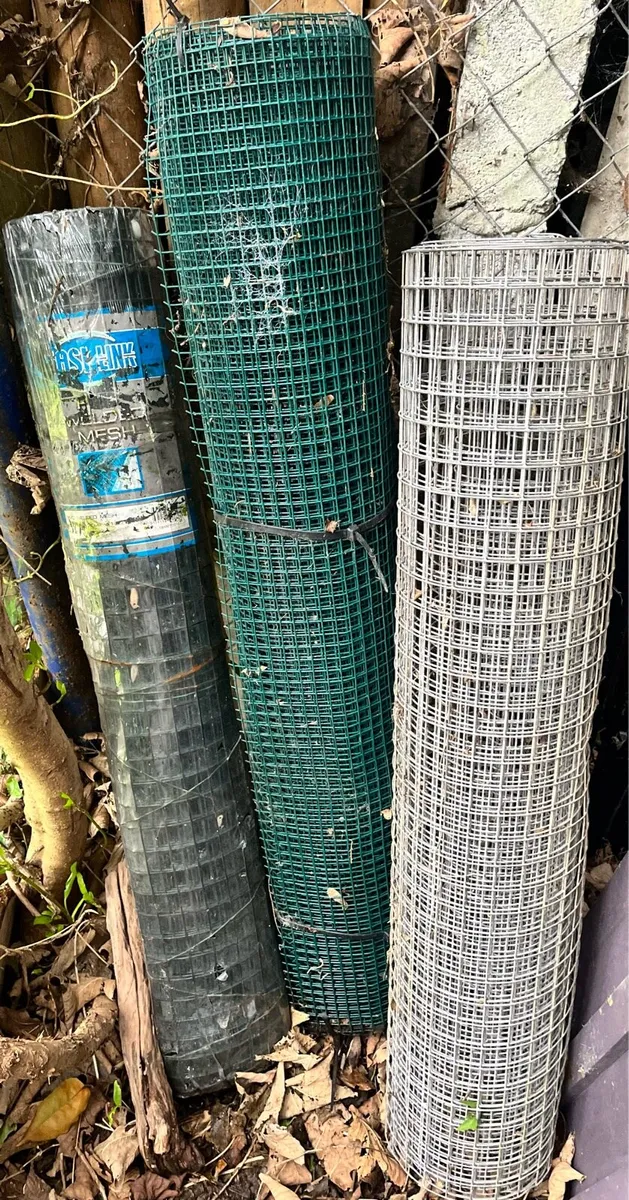 Three rolls of wire mesh - Image 3