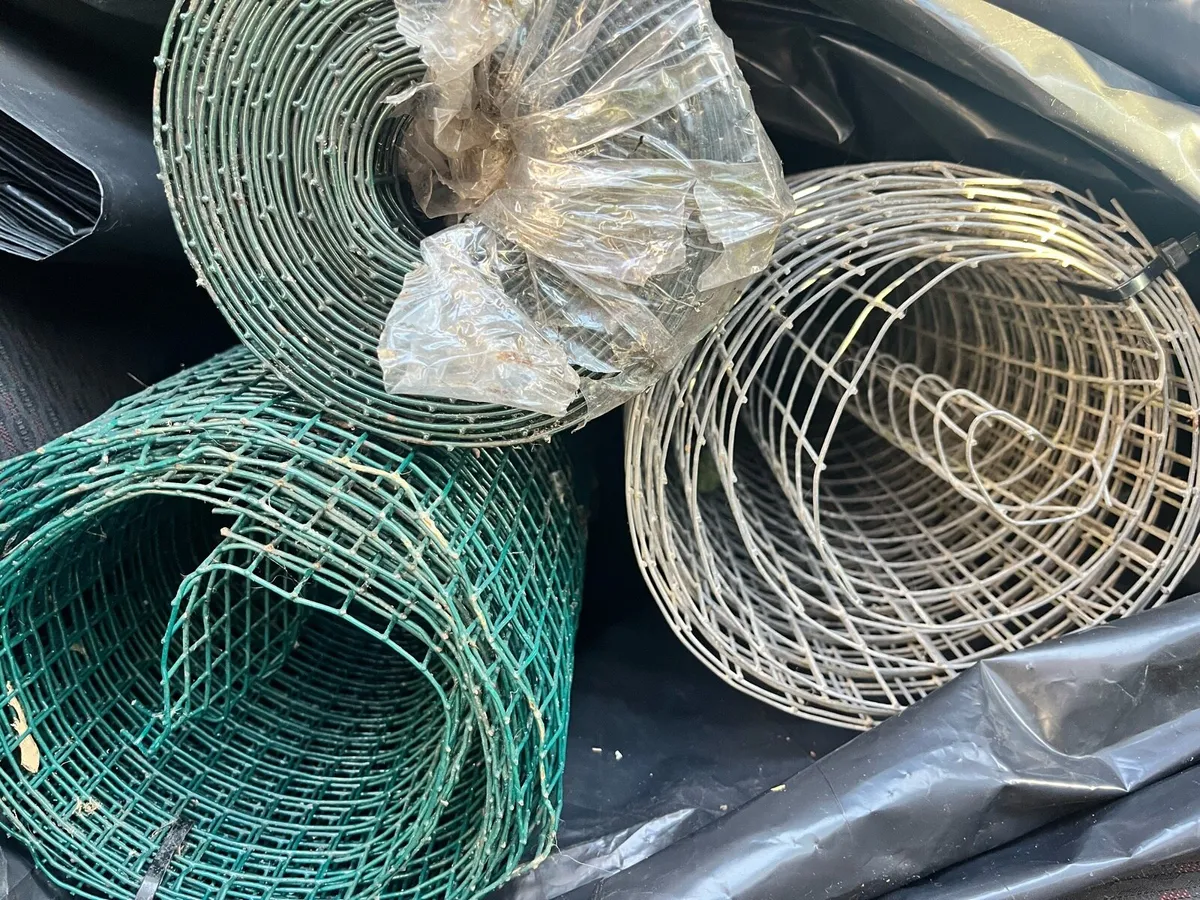 Three rolls of wire mesh - Image 2