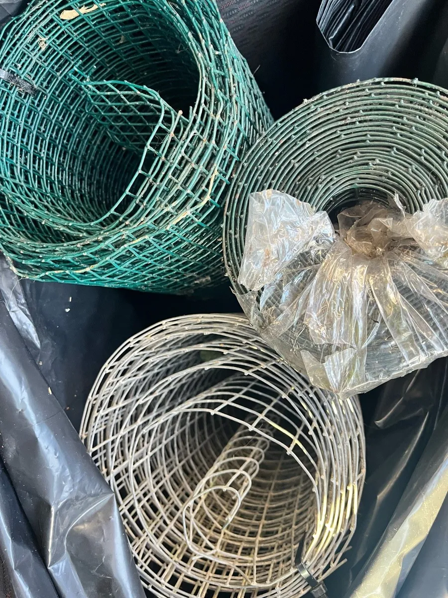Three rolls of wire mesh - Image 4