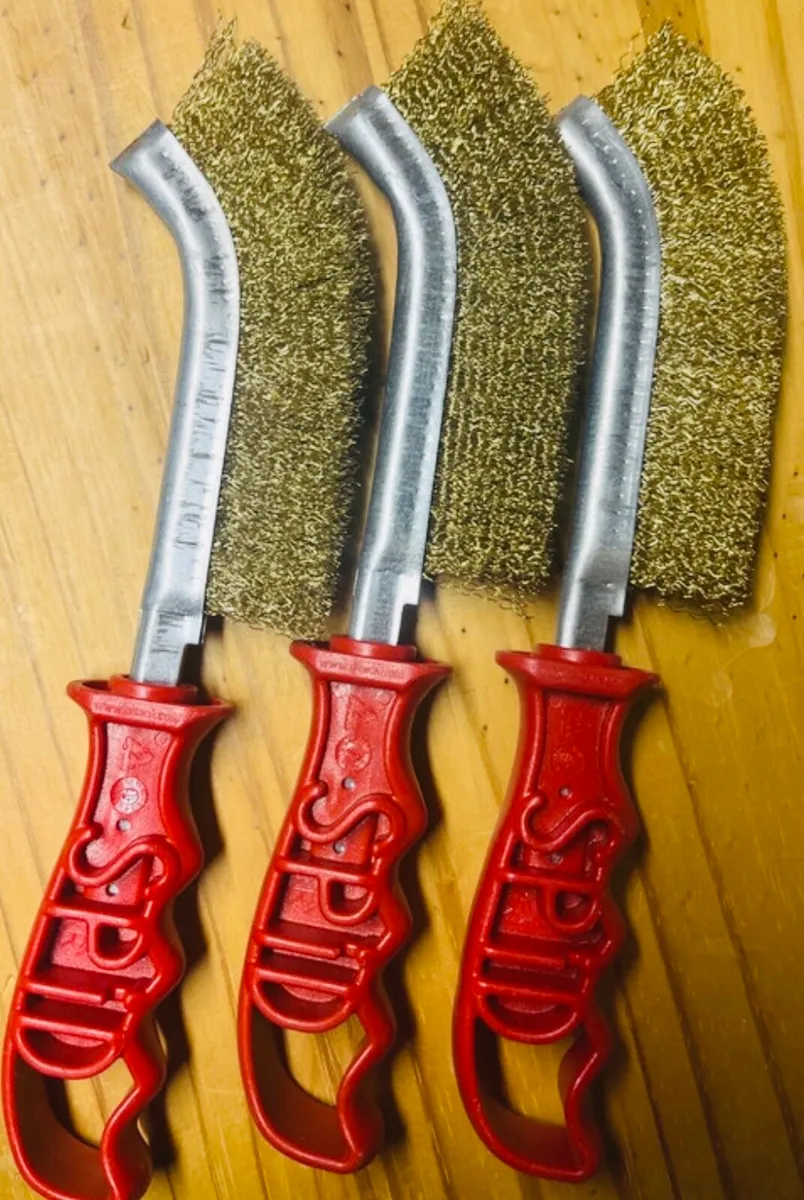 Three brass wire brushes - Image 1